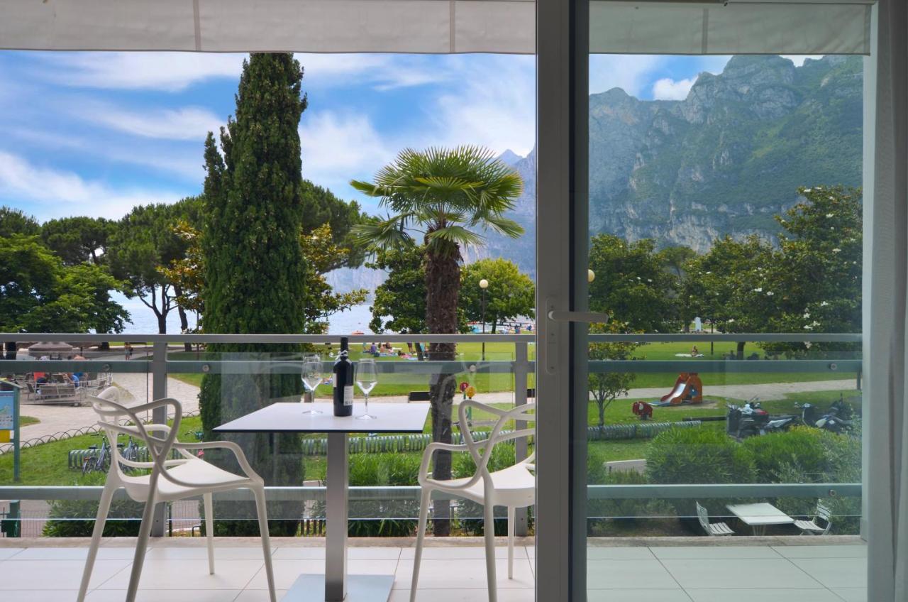 Club Nautico - Phoenix Studio Lake View リーヴァ・デル・ガルダ エクステリア 写真